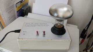 vue du banc de test avec une ampoule filament 230V/60W...